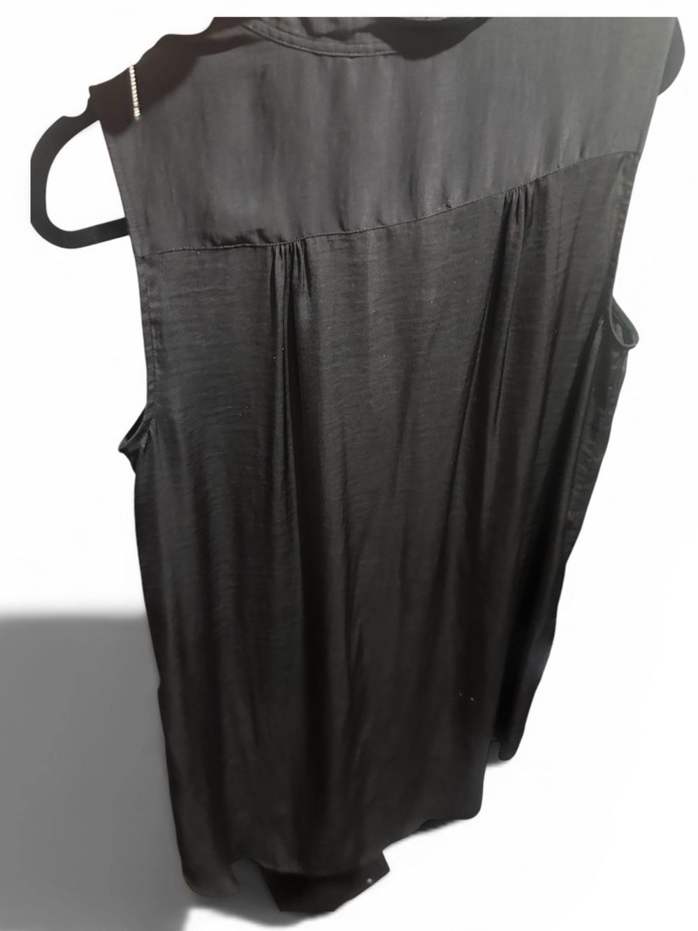 Vince Camuto Black Sleeveless V-Neck Blouse - Picture 2 of 4